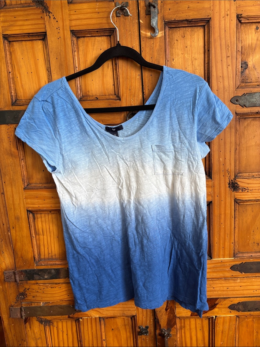 GAP Women's Blue Ombre V-Neck Pocket Tee